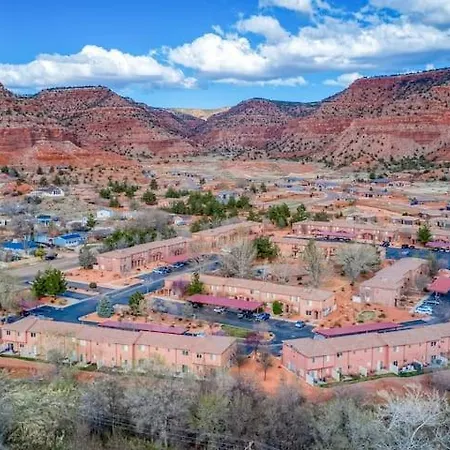 Kanab Family Townhome With Pool And Hot Tub